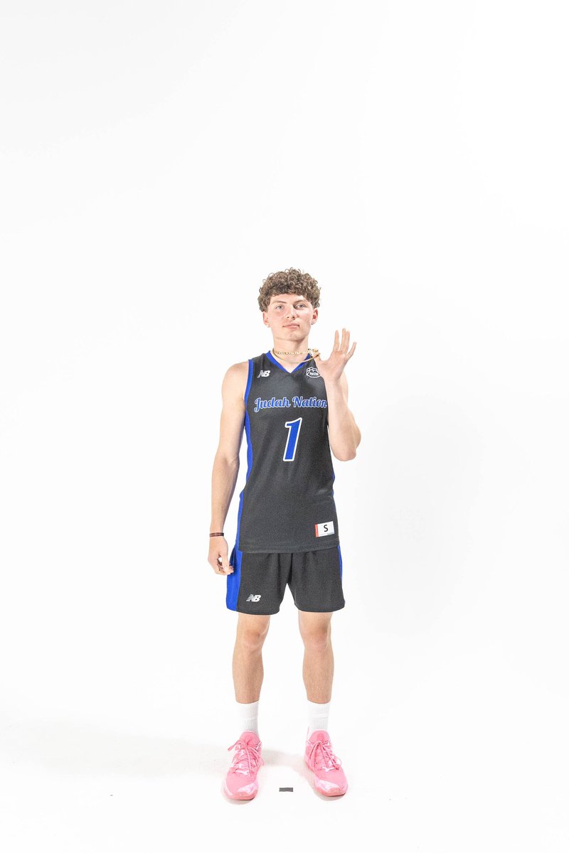 MattReynolds___'s tweet photo. Evan Sterck was on FIRE to start his game and then setup his teammates in a beautiful way. He is a 2025 PG with some wiggle to his game. Elite shot maker/creator. His stock rising rapidly 📈 

18, 8 asssist, 5 reb, 2 stl was his stat line against AAO today. 

@TeamJudahNation https://t.co/zwehytKp3d