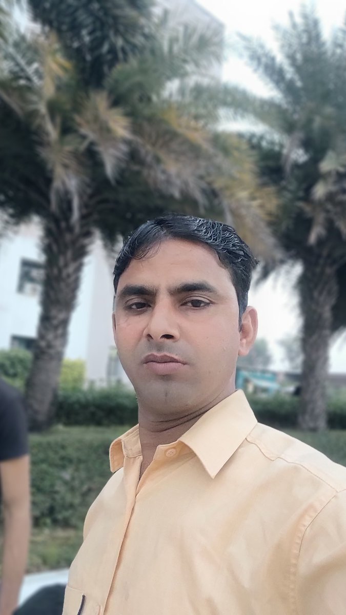 SatendraSachin's tweet photo. सुबह मगरूर को वो शाम भी कर देता है,
शोहरतें छीन के गुमनाम भी कर देता है।
वक्त से आंख मिलाने की हिमाकत ना करो,
वक्त इंसान को नीलाम भी कर लेता है।। https://t.co/iksFvYOUDg