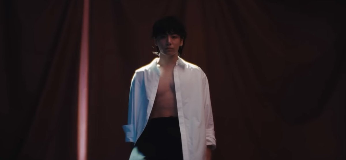 Btsforever1325's tweet photo. JEON JUNGKOOK IS THE HOTTEST MAN ALIVE🔥 https://t.co/QwOcDet2e9
