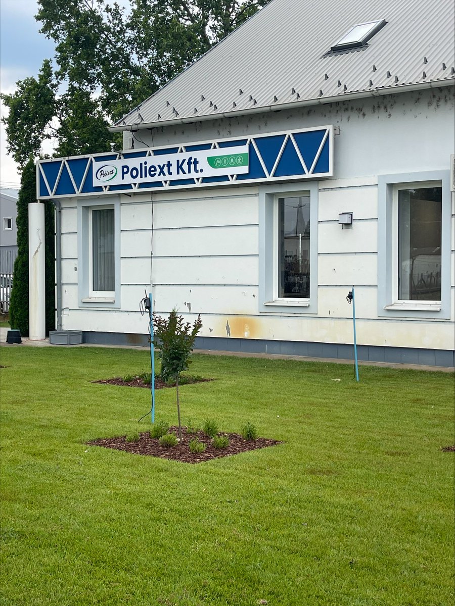 These photos shared by Poliext, our master distributor in the EEA, show two recent installations of GrowStream™ in #Hungary: one for #landscape (grass, flowers, and trees) at Poliext's office and the second for 1 ha of Alstroemeria #flowers for one of Poliext's clients.