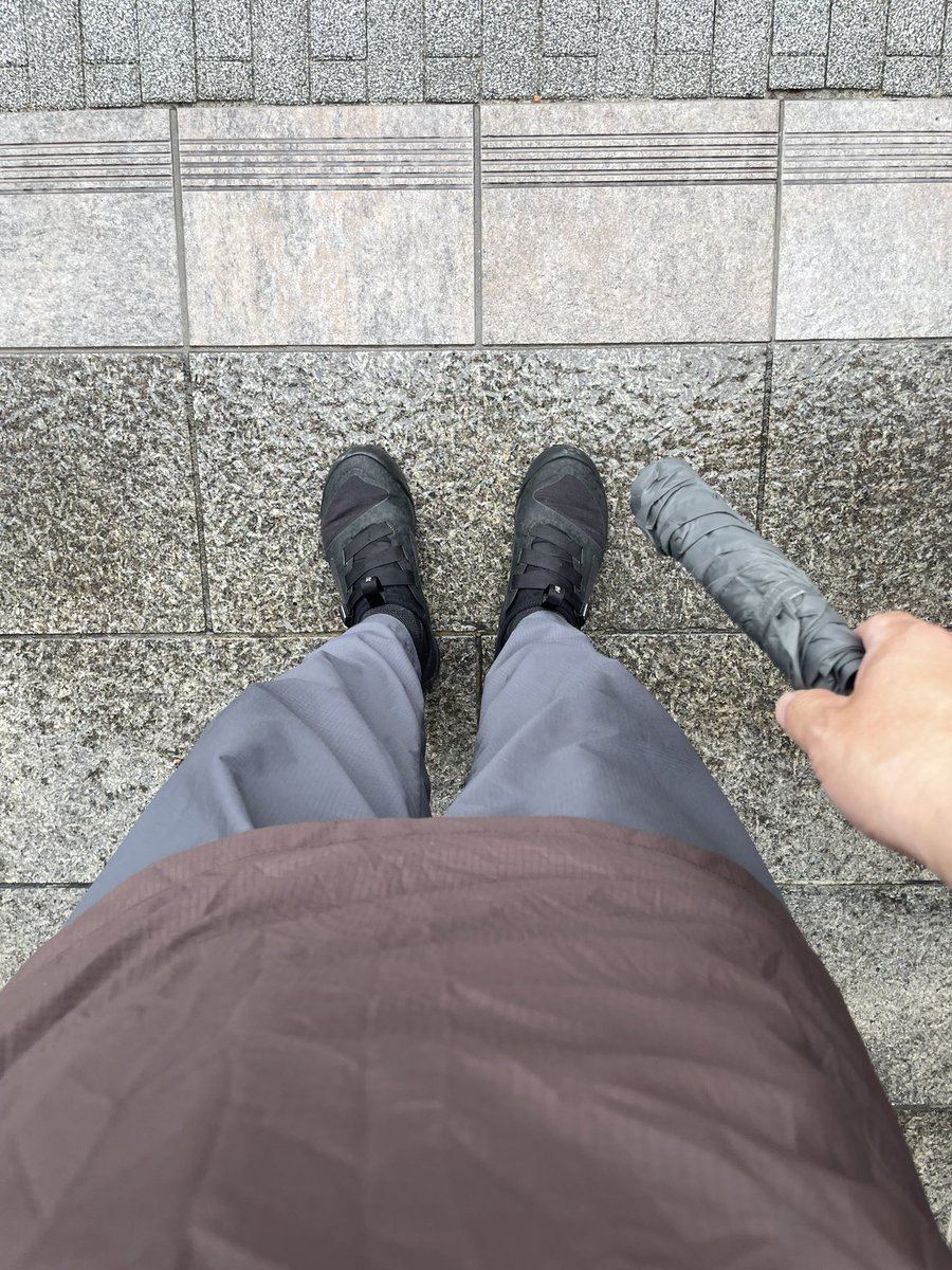 twiginza's tweet photo. やっとチェックアウトして雨の中、福井ラーメンに向かっています
#アラキス #Point6 #アヲネロ3号 #ミチクサ #エバニューUL傘 #ダラリング終了 https://t.co/ixVQwZuGHr