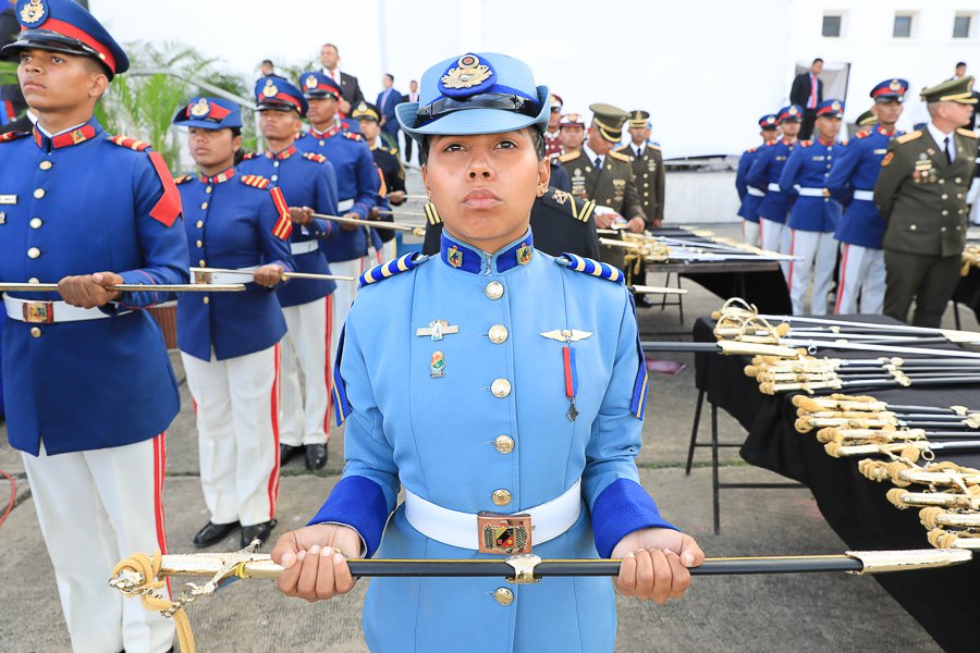 Los Graduandos y las Graduandas de nuestra FANB de este #7Jul, han jurado solemnemente delante de la bandera tricolor, lealtad a la gran causa de la Patria. Tienen la bendición de nuestro pueblo y el apoyo de toda la sociedad. Vayan a la construcción de la Venezuela justa,
