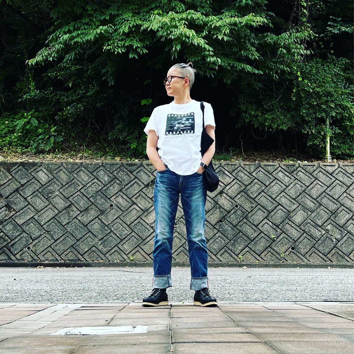 kon_k_13's tweet photo. みんなが続々と東京八王子へ向かっている
任せたよー🍑🍑🍑
♢Shirt: #岡村靖幸グッズ
♢Pants: #etermal
♢Shoes: #redwing
♢Bag: #briefing
#ootd #outfits https://t.co/H1LAVqInOt