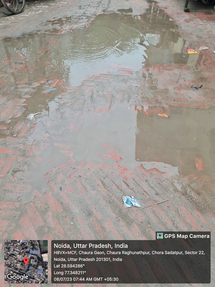 sandeep08460244's tweet photo. @noida_authority @CeoNoida @NoidaNovra @SwachhNoida @cleannoida @PankajSingh_in People living here are not satisfied with the cleaning done yesterday. We resquest you on solution.
लोगो को कल के सफाई कार्यों से कोई भी संतुष्टि नहीं है, क्योंकि सफाई कर्मचारियों ने बस एक दो जगह से कूड़ा उठाया, अभी भी गंदगी बहुत है। हमें इसका स्थायी समाधान चाहिए. https://t.co/FQQ1jvHHd6