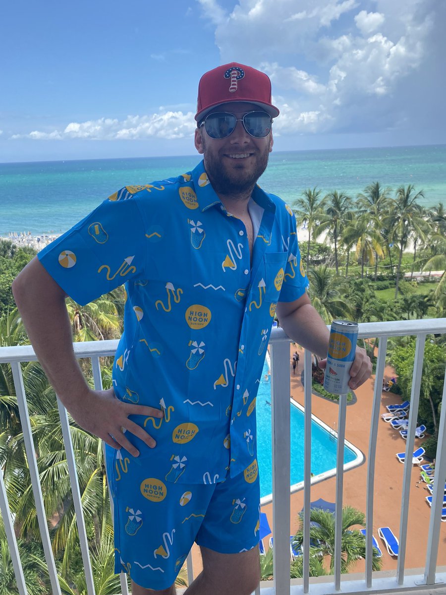 joeywolf76's tweet photo. @stoolpresidente Does this outfit fuck or what? #nooners https://t.co/tB1vZuaJVf