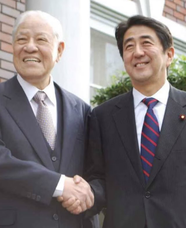 昨日は日にちを間違えて投稿しました。
安倍晋三元総理の一周忌、心から哀悼の意を表します。
安倍さんは安倍さんを信じる皆さんの心の中に生きていると思います。
李登輝さんと天国で笑顔で談笑してる事でしょう。
黙祷。