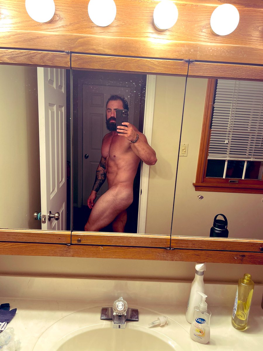 An_tonyMichael's tweet photo. Work in progress #FitnessFriday #FitnessGoals #fitnessjourney #FitnessModel #covermodel #bearded #tatted #musclesandink https://t.co/yaORtBKchZ