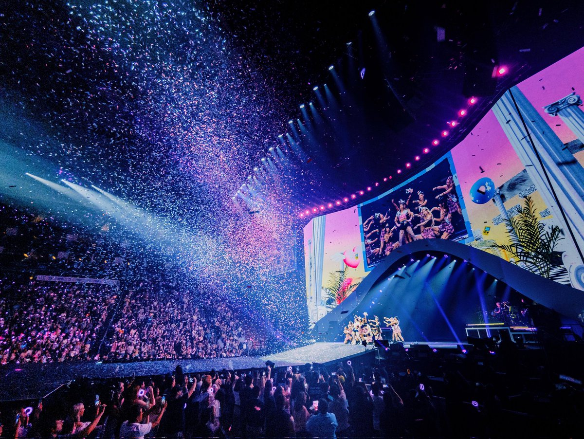 minutetw's tweet photo. As the First Kpop Girl Group to sell out large stadiums, TWICE has impressed many people but also provoked some envy. However, that alone will not stop TWICE from growing, breaking records and bringing joy to people who needs it. 

#TWICE @JYPETWICE https://t.co/QVwXhD6i8a