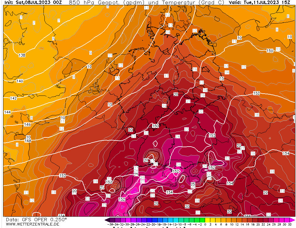 Alpenweerman's tweet photo. De extreme warmte / hitte in de #Alpen oiv subtropische #hoogterug zal tot woensdag aanhouden. Dinsdag wordt het hoogtepunt van de #hittegolf bereikt. Op het 850 hPa vlak (1500m) dan temp. van 25-28°C (!)  VG 4400-4600m. Maxima 35-38°C, lok. evt ook nog meer en DP tussen 20-23°C https://t.co/jqaszAKapb