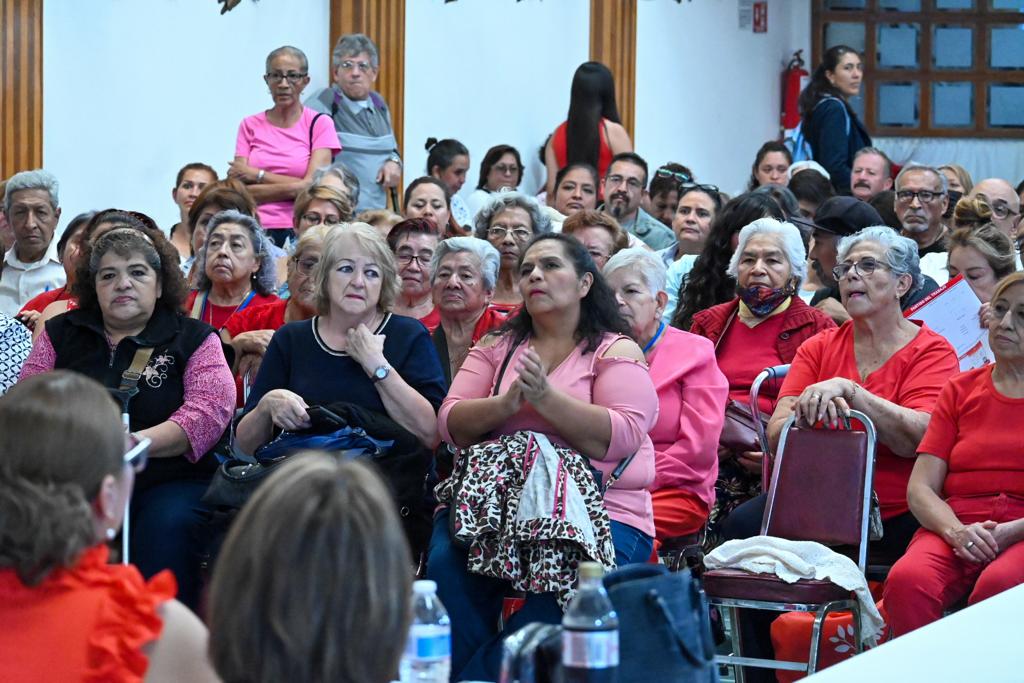partidodeltra11's tweet photo. Al respecto la Dip. Rojo señaló "Nuestro objetivo es trabajar en conjunto por el bienestar de todas y todos, poniendo a nuestra querida demarcación en el lugar que merece".
#PTesla4T
#NoroñaEsPueblo #NoroñaEsPT
#PartidoDelTrabajoCDMX https://t.co/9QHERFTr6w