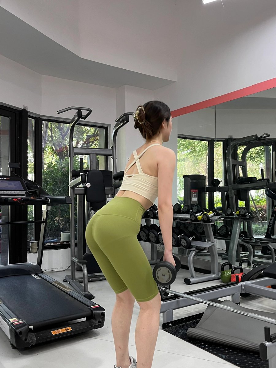 「美の再定義:女性が外見だけでなく力と健康に集中する方法」です