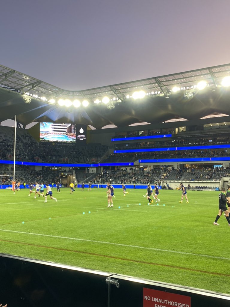 Love the crowd boos as the boys come out for warm up. It’s fkn on! #LetsGoneWarriors