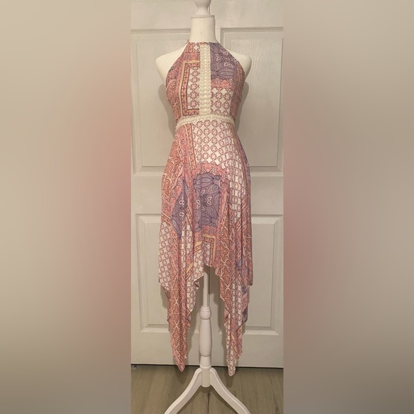 debi777's tweet photo. So good I had to share! Check out all the items I'm loving on @Poshmarkapp from @macnac13 @maliucov #poshmark #fashion #style #shopmycloset #maeve #loveposh: https://t.co/WuiVPY4NjF https://t.co/MDM4iDdu2F