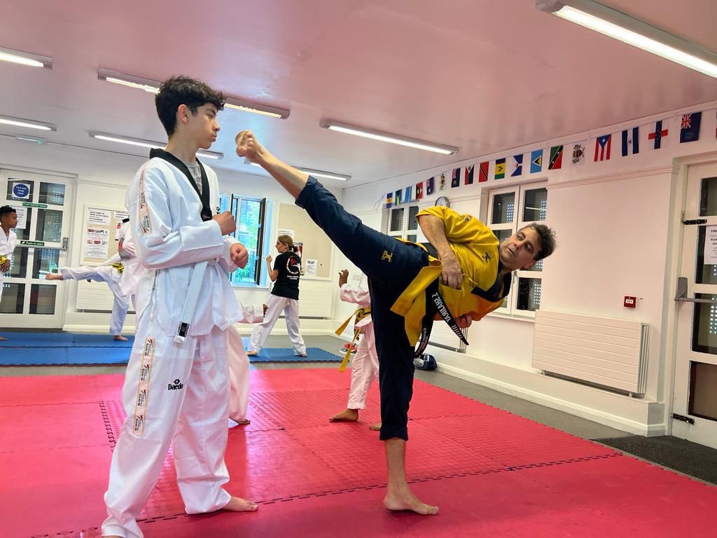 MasterSammyTKD's tweet photo. Side kick or your chagi grand master Sammy @dubiataekwondotalent club https://t.co/kL0CCur6ra