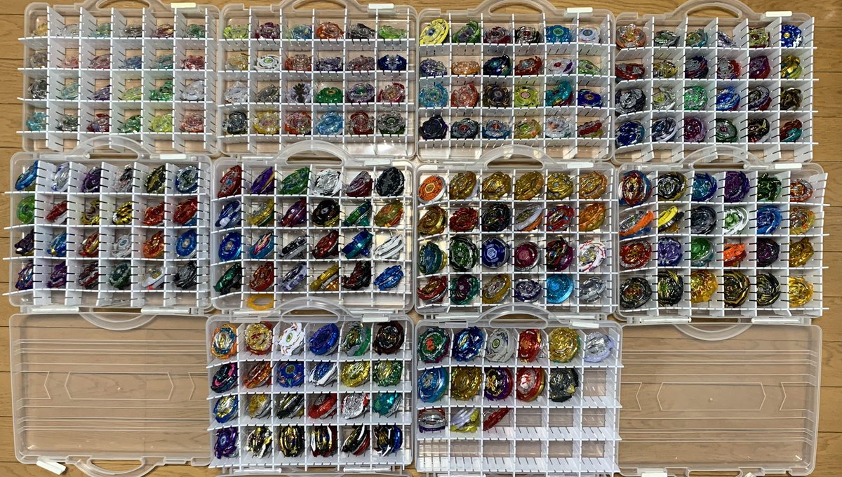 FFBBBEYBLADE's tweet photo. ベイブレードバーストの一般販売商品（ブースター、スターター、セット商品、ランダムブースター、ランダムレイヤーコレクション、ランダムレイヤー）を全種コンプリートしましたー！！！㊗️🎉

長年の夢が叶いました！！！(тᴗт)

 #ベイブレードバースト 
 #ベイブレードX https://t.co/o9Ia0PZykG