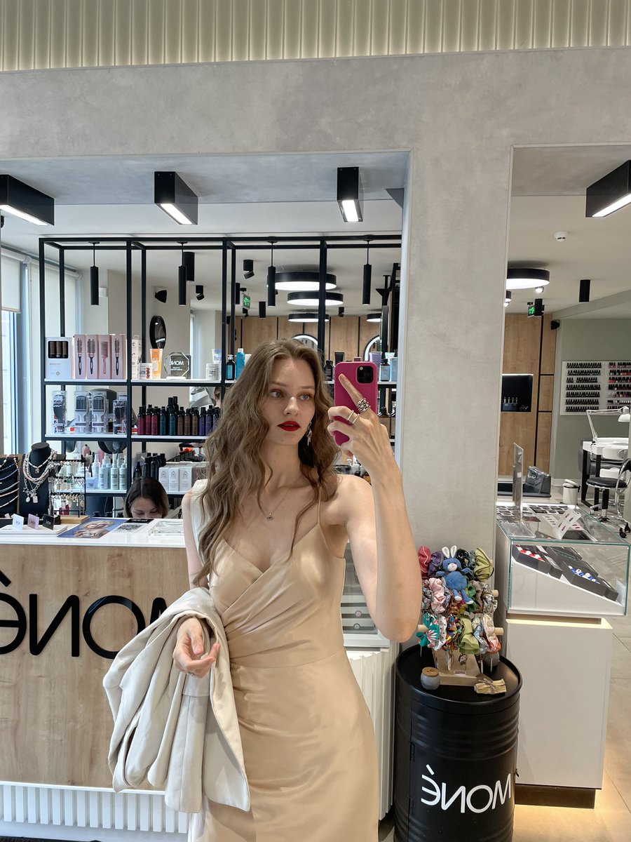 cachHerman's tweet photo. Сегодня она получит красный диплом ниу вшэ и больше никогда не будет онлайн https://t.co/Xvs3vAhaVl