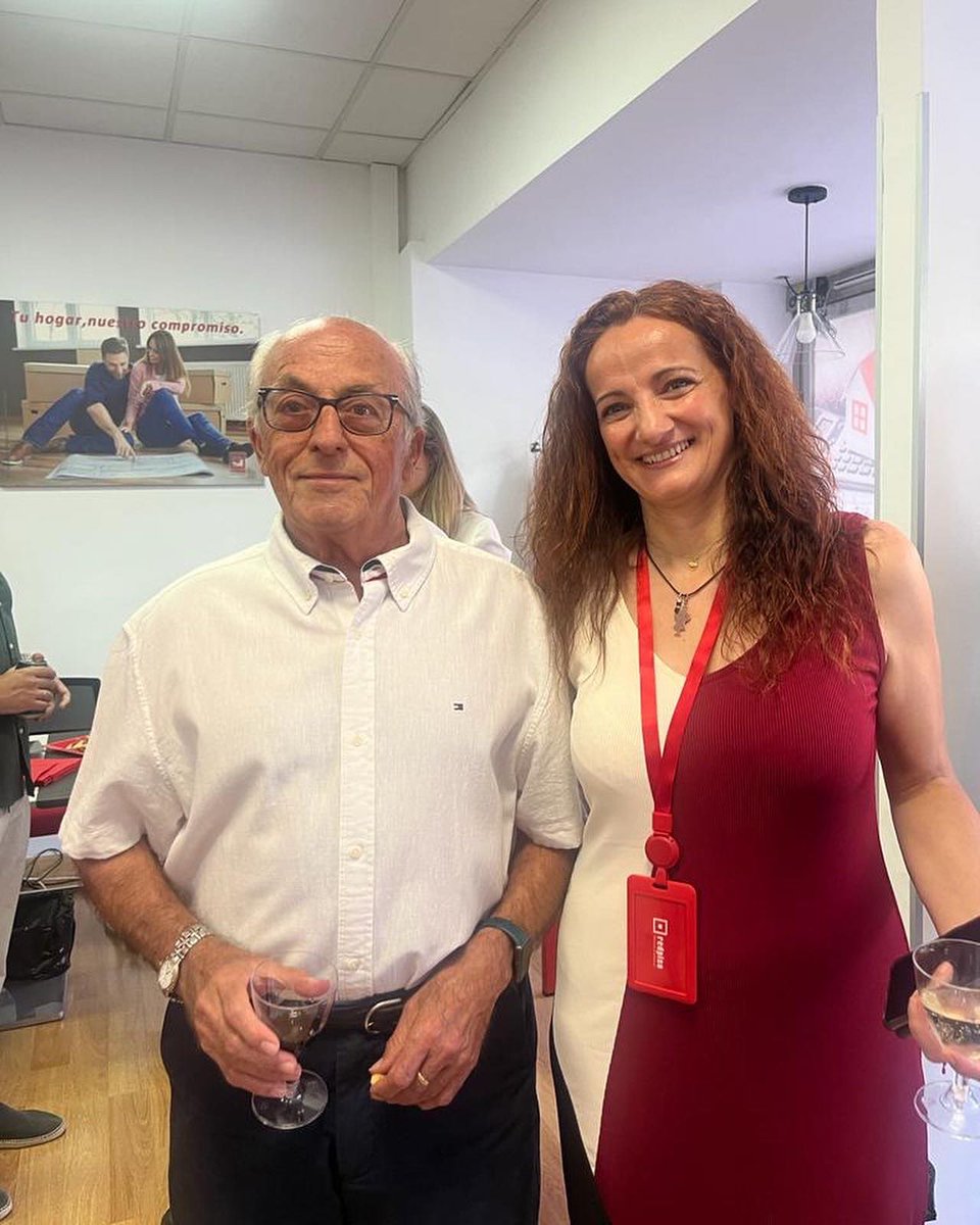 ValderasRedpiso's tweet photo. En el grupo #RedpisoAlcorcón valoramos a nuestros clientes por encima de todo y tener detalles con ellos es primordial para nosotros 🏠💫🍷 ¡El viernes brindamos por la llegada del verano!

@Red_Piso 💪🏼❤️

#FelizFinDeSemana
#JulioEnMadrid
#Summer https://t.co/9mpJAH6RTD