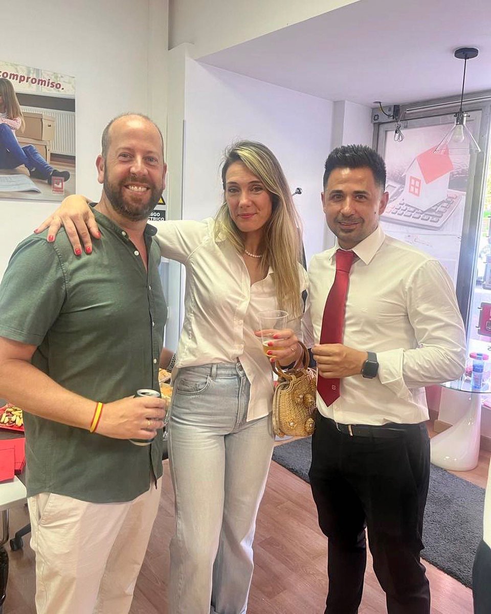 En el grupo #RedpisoAlcorcón valoramos a nuestros clientes por encima de todo y tener detalles con ellos es primordial para nosotros 🏠💫🍷 ¡El viernes brindamos por la llegada del verano!

<a href="/Red_Piso/">Redpiso Oficial</a> 💪🏼❤️

#FelizFinDeSemana
#JulioEnMadrid
#Summer
