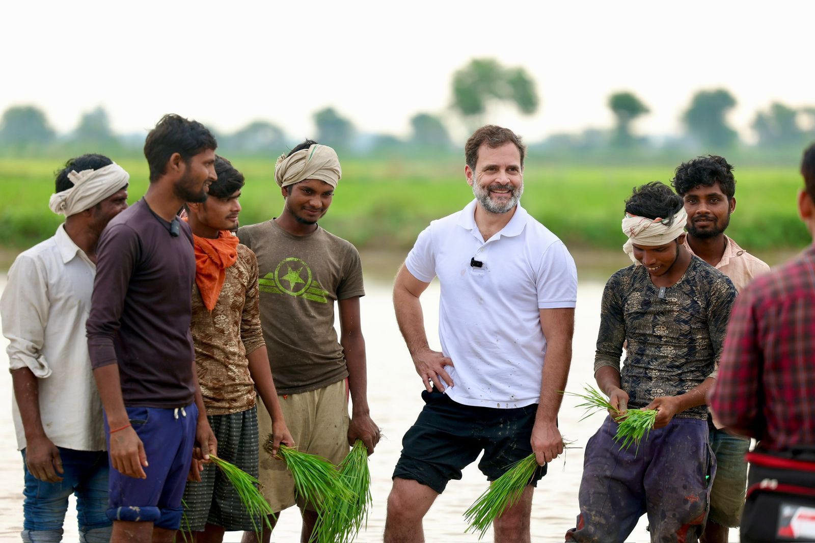 किसानों के साथ राहुल गांधी