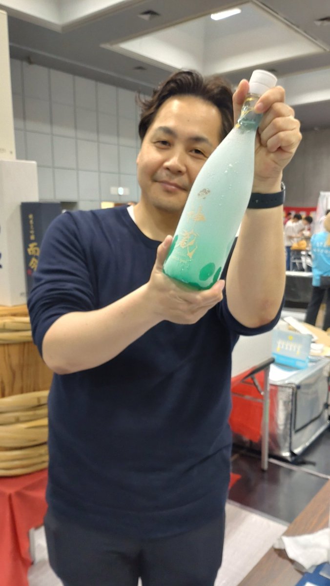 S37aBerkut's tweet photo. 久々のサケスプ!
やっぱ酒のイベントは良き!
ハクレイさんのお酒はイベント限定でっせ!
#サケスプ #京都 #日本酒 #sakespring #みやこメッセ #イベント https://t.co/RfVuzfk93e