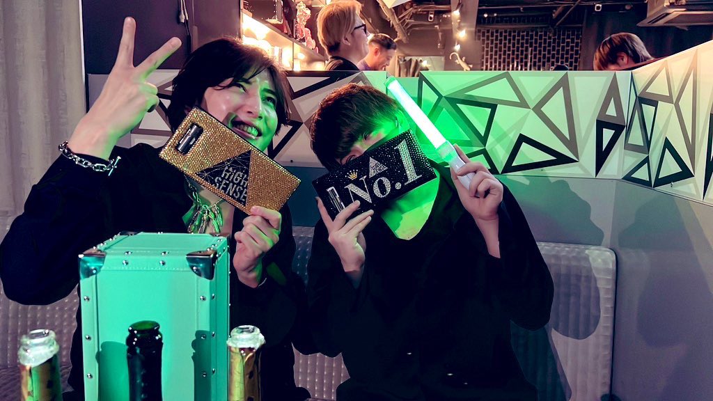 sakezako_kakeru's tweet photo. リアバ当日にヘルプて立場にも関わらず狙い撃ちでお祝いしてくれるの愛感じますね😍
王子にも感謝だし、それ以上にお姫に感謝!
※ちなみにリアバは2/20です☃️
#HIGHSENSE https://t.co/ppQBqe4x3A