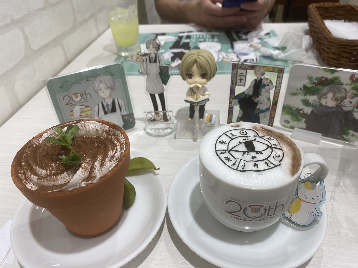 puzz37858382's tweet photo. 夏目友人帳カフェ☕️🍰
愛する貴志を連れて行きました‼️本当はお母さんと行く予定だったけど予定できたからパパ連れてきた👨

コースター貴志パパ当ててくれました😭あまり知らない人程あてるのなんでだ！？
とにかく楽しかった！！

#夏目友人帳 https://t.co/mLSIgGfQcB