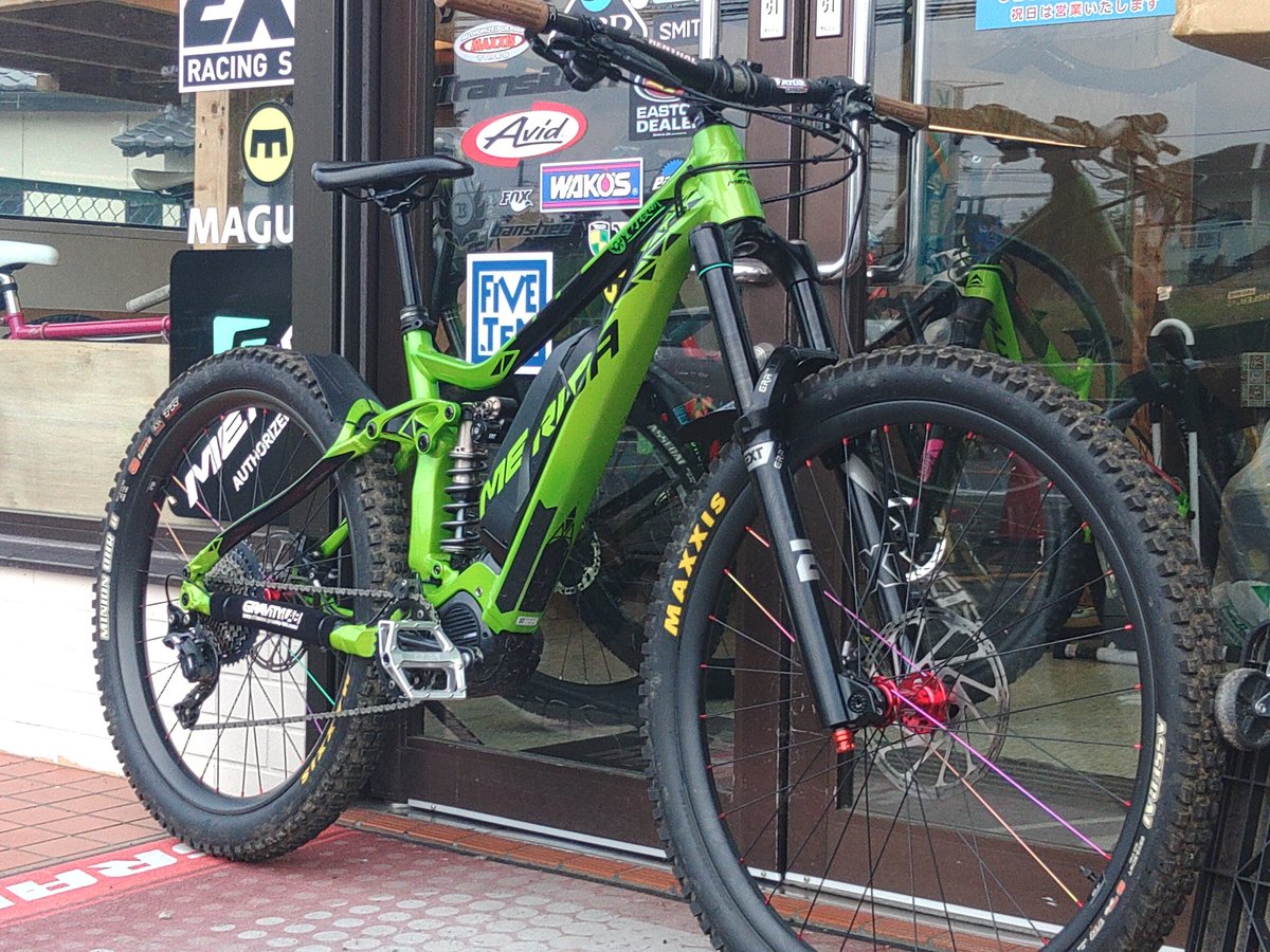 gravitylab's tweet image. ここ1ヶ月でEXT SHOXの取り付け御依頼、ソコソコ頂きました。新型のERA-LTの入荷にあわせてフォーク出荷も。