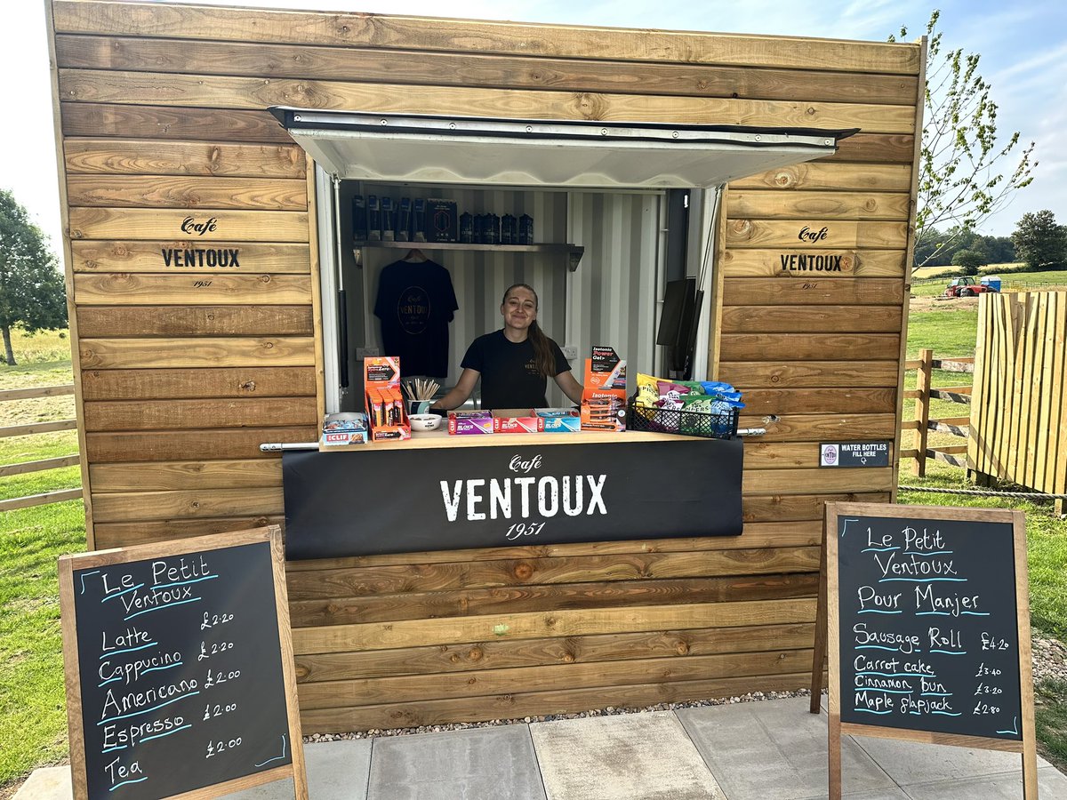 Good morning cyclists 😀 The shack is ready for you, stocked with tea and coffee, sausage rolls, gels, energy bars and local ice cream 😉 #cafeventoux #cyclist #pitstop #petitventoux