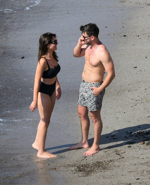 TvDunyasii's tweet photo. Sıla Türkoğlu ve Alp Navruz çifti, Bodrum’da görüntülendi. 

(Habertürk - Eren Gürel) https://t.co/KxNgsFIXh5
