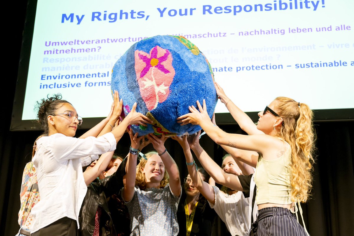 War 🇪🇺-Jahr der Jugend ‘n Witz? Wir brauchen in 🇩🇪 ein Jahrzehnt der Jugend! Kürzung des Kinder -&amp; Jugendplans ist keine Option. Stattdessen brauchen junge Menschen MEHR Budget, um Demokratie zu stärken, 🇪🇺🌍zu erleben &amp; mit Engagement das Versagen alter Generationen aufzufangen.