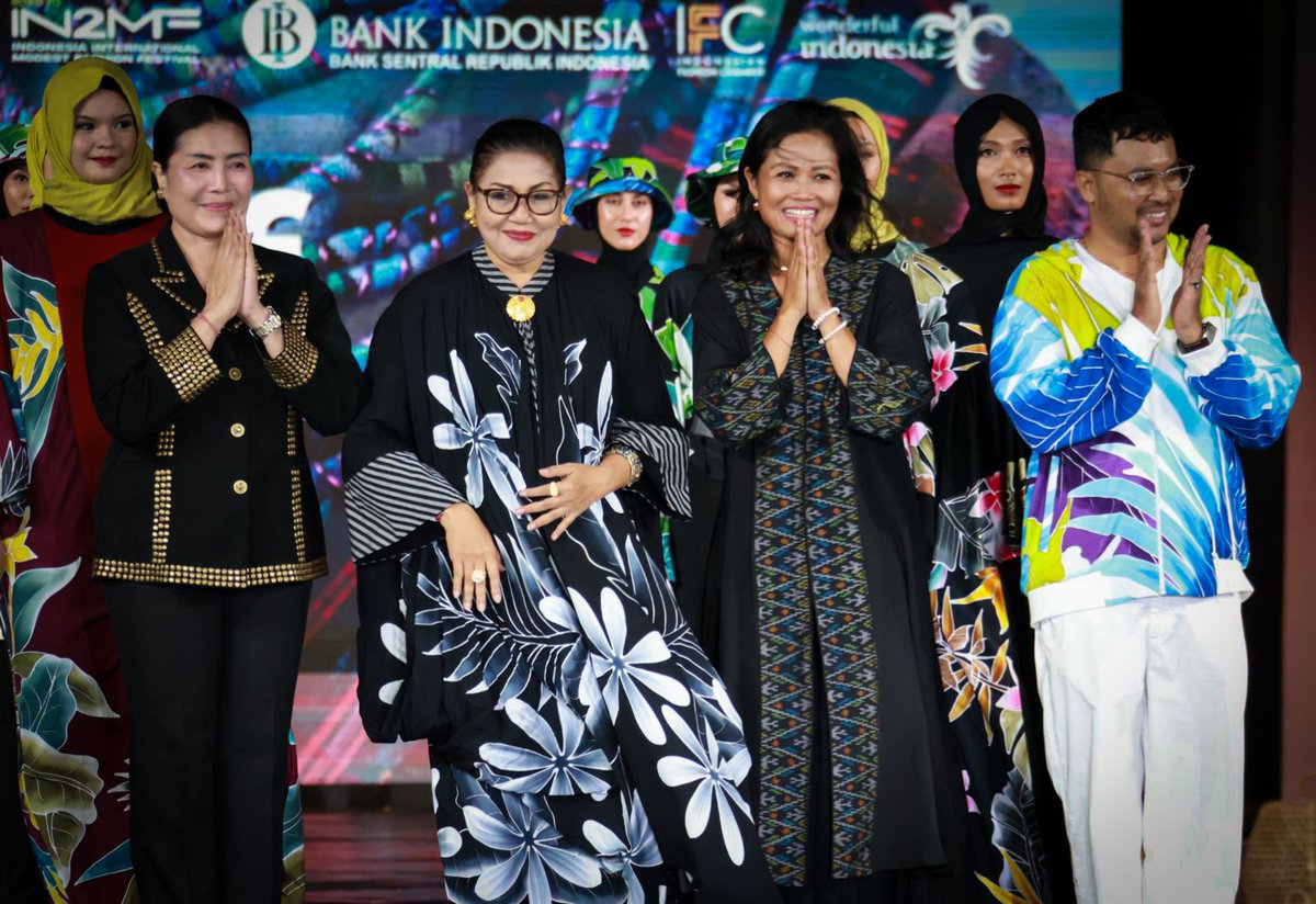 Tampilkan 'Svarna Mahika', Dekranasda Bali Ikuti LIMOFF 2023

#BaliPortalNews #BundaPutriKoster #DekranasdaBali #LIMOFF2023 #Lombok #SvarnaMahika

baliportalnews.com/2023/07/tampil…