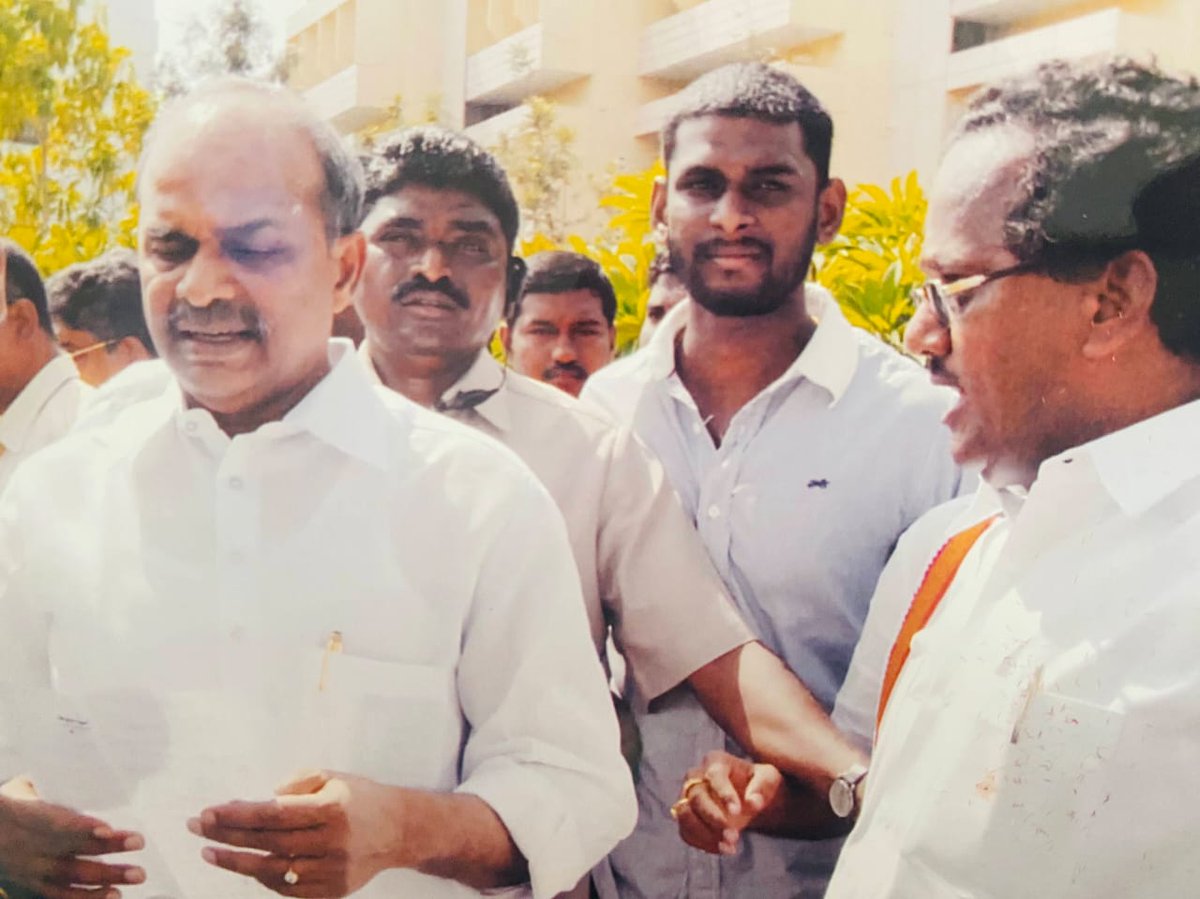 Prashantalakun2's tweet photo. Remembering one of the greatest leaders and doctor #YSR garu on his birthday. His contributions to mankind will forever echo in our hearts, keeping his legacy alive.🙏

 #HappyBirthdayYSR. https://t.co/ViC0SWOGSS