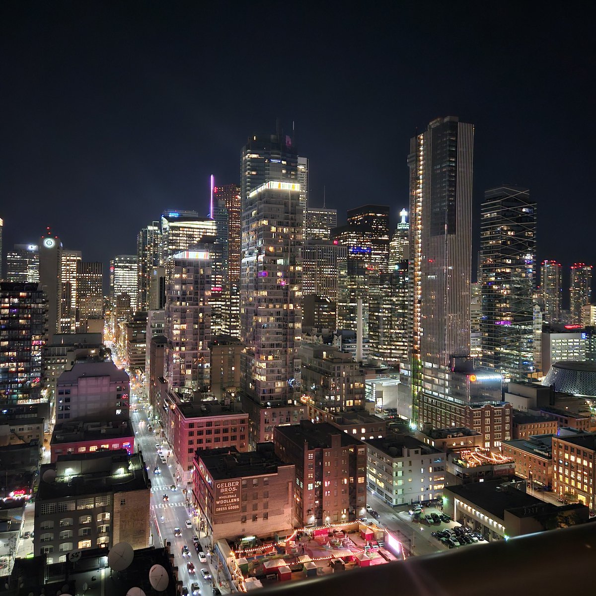 MishulB's tweet photo. Hello Toronto! https://t.co/CPQhftX9Dz