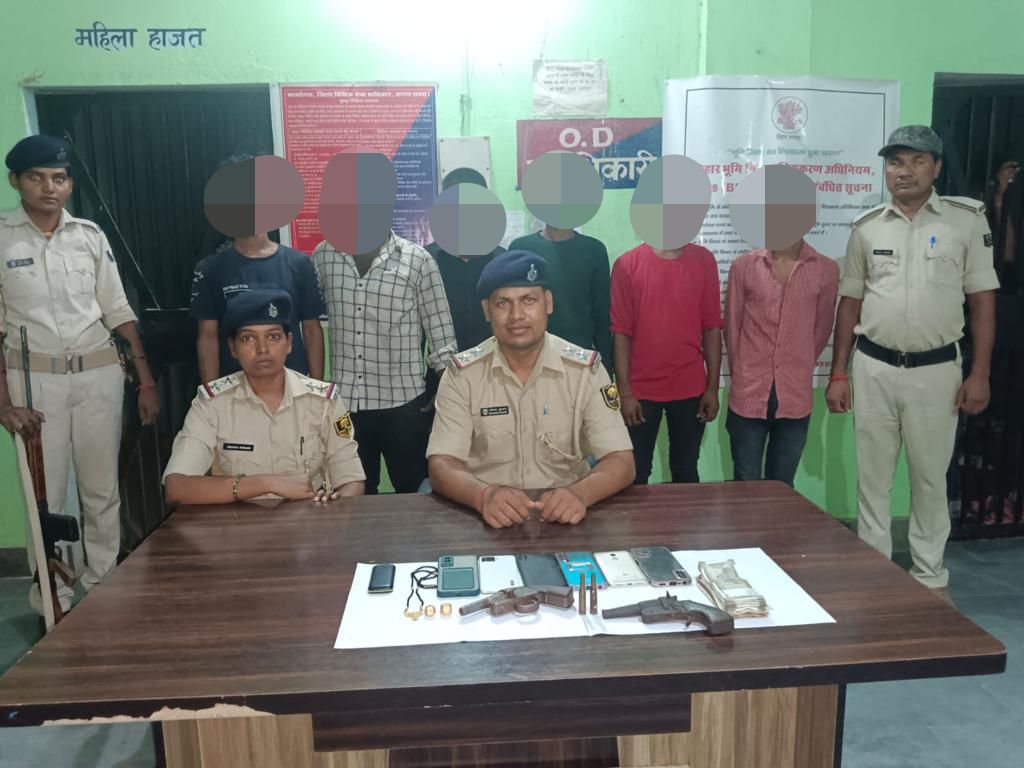 सारण जिला के भगवान बाजार थानांतर्गत डकैती की योजना बना रहे 06 अपराधियों को अवैध हथियार के साथ किया गया गिरफ्तार ।
#haintaiyaarham 
#BiharPolice 
@saranpolice