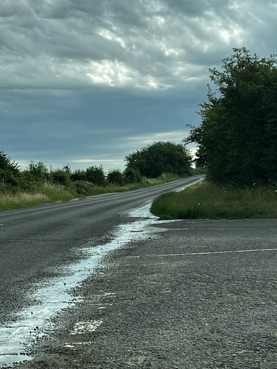 hypennz's tweet photo. @thameswater I messaged two weeks ago about a water leak, just been passed and nothing has been done
WTW: yours.forgot.waving
Photo taken from WTW: locker.maple.bind 
Looking back up at the first WTW location
Water has been leaking for nearly three weeks! https://t.co/1FwZ1AJD3T