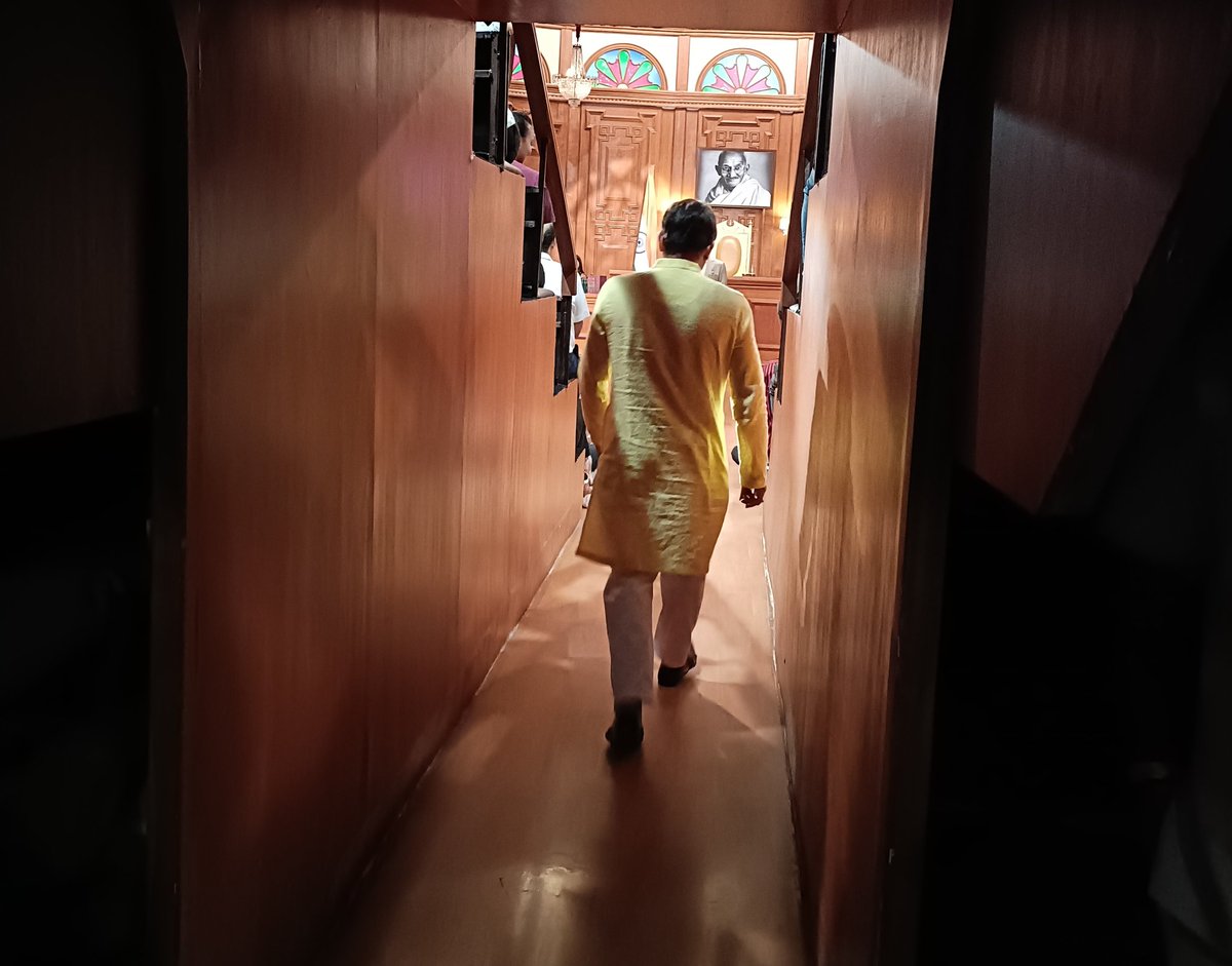RajatSharmaLive's tweet photo. गाते हैं तो छा जाते हैं 
फ़िल्मों में धमाल मचाते हैं 
क्रिकेट में टैलेंट दिखाते हैं 
राजनीति में नाम कमाते हैं 
जहां जाते हैं रंग जमाते हैं 
सवालों के घेरे में 
कौन हैं ये शख़्सियत 
पता चलेगा आज रात 10 बजे 
आप की अदालत में

#AapKiAdalat #IndiaTV https://t.co/JLvNvyNWRt