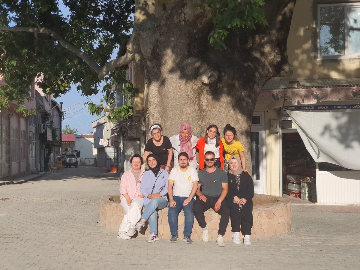 tutmeb's tweet photo. Köylerde çocuktan başlayarak tüm topluma yayılacak yenilikçi bir eği̇ti̇m anlayışını hayata geçirmek için faaliyet yürüten KODA derneği ile köy okullarımızda 3,5 ay sürecek bir projeye imza attık. Köylerimizde faaliyetlerine başlayan @kodegisim  ekibine teşekkür ederiz. https://t.co/wx6KI7LhpI