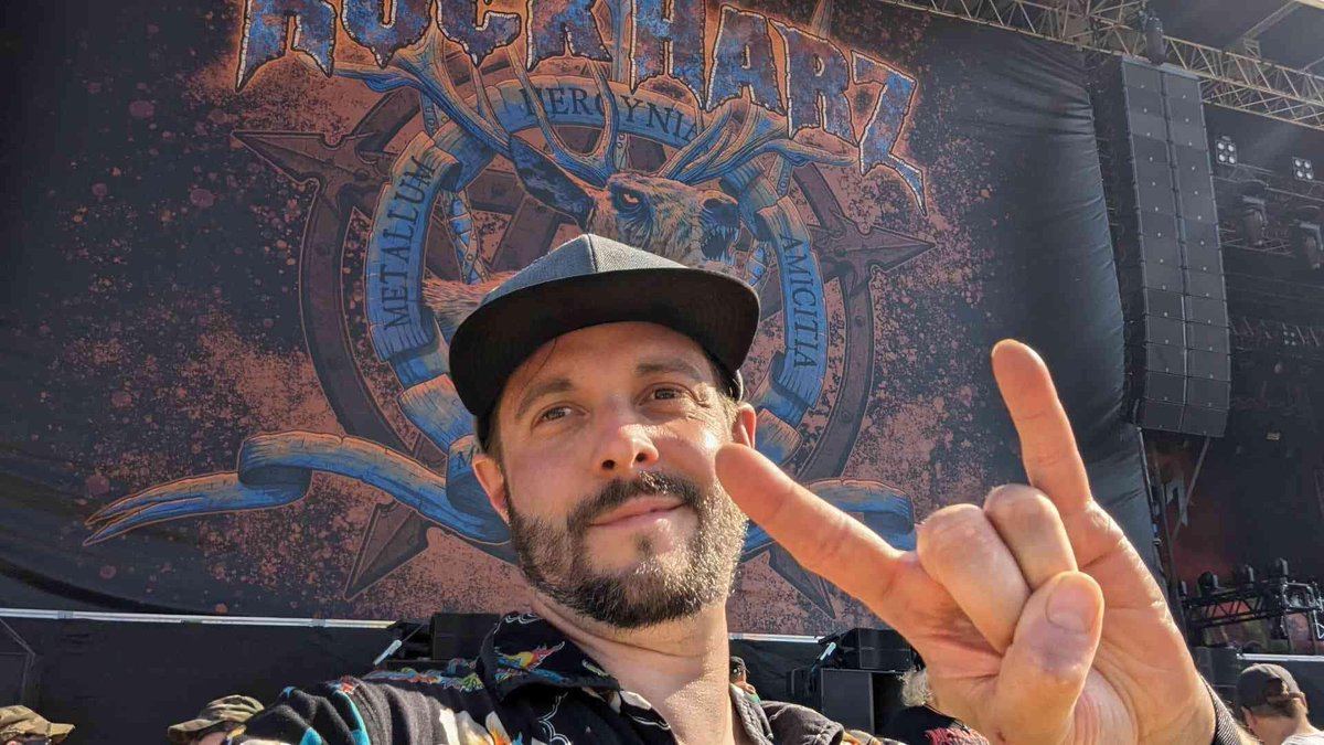 kambrium_band's tweet photo. Viele Grüße vom Rockharz Open Air! 🤘🏻
#Kambrium #Metal #RoHa #RHOA #RHZ #RockHarz #Festival #OpenAir #HeavyMetal #DeathMetal #EpicMetal #EpicDeathMetal #PowerMetal https://t.co/hsw1XtJwWK
