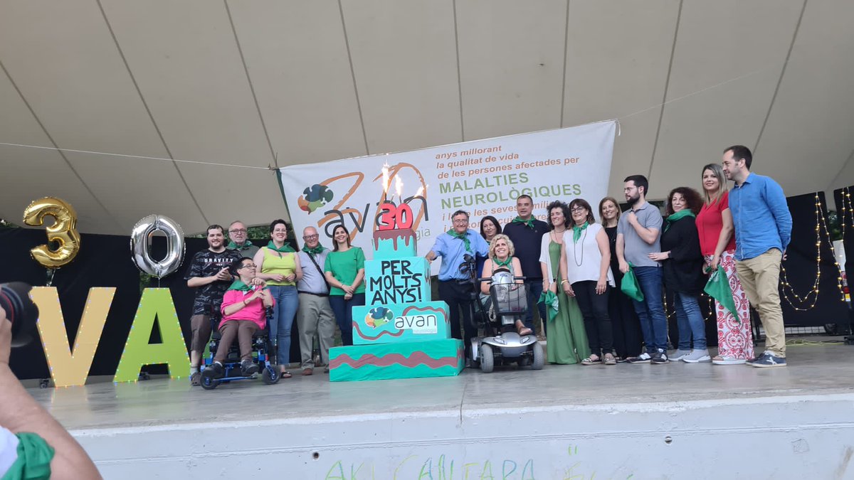 mlluisvall's tweet photo. 🎂Gran Festa del 3️⃣0️⃣è aniversari d’@avanamics a #Terrassa 

30 anys de molt bona feina al servei de les persones afectades per malalties neurològiques i les seves famílies

30 anys dedicats a la millora de la seva qualitat de vida

Gràcies i per molts anys !

#FestAvan 🎉 https://t.co/lUWWqKWw2E