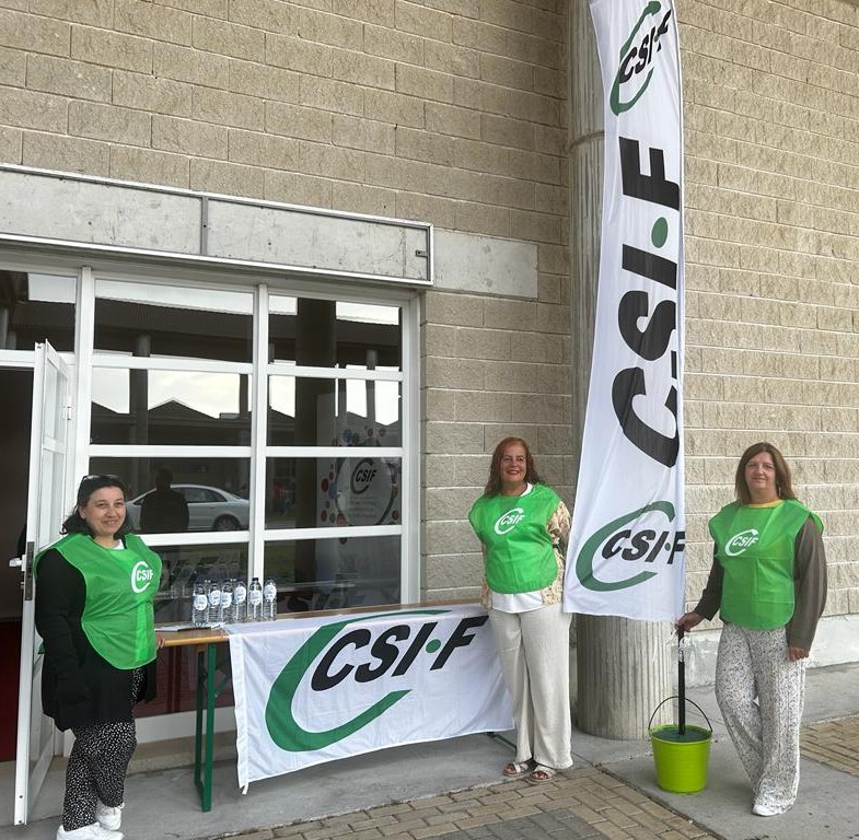 CsifLugo's tweet photo. ✅Delegadas de CSIF Lugo esta mañana en Silleda terminando los preparativos para dar apoyo y asesoramiento a las/os opositores a las categorías de auxiliar de clínica y cuidadores de las Consellerias de Política Social y Educación que se examinan hoy
💚#CSIF TE AYUDA #CSIFteayuda https://t.co/EApLj7G67E