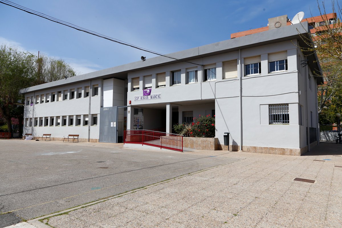 🏫 Una vez más tuvimos la suerte de contar con la colaboración de la dirección del Ceip Ausias March y del CEIP Jaume I, para poder disponer de estos establecimientos y ofrecer a nuestros/as participantes las mejores condiciones de alojamiento. 
👏 Os agradecemos vuestro apoyo!