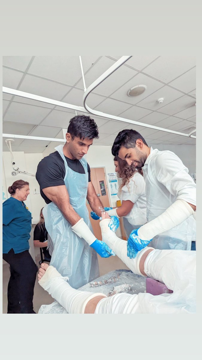 Pleasure to head back to <a href="/nhsuhcw/">UHCW NHS Trust</a> yesterday for the final day of teaching before ST3. Massive thanks to <a href="/jaynewardortho/">Jayne Ward</a> for organising the series throughout the year for junior orthopaedic trainees at <a href="/CovOrthoTrauma/">CoventryOrtho</a>. High quality and regular Consultant-led teaching.

<a href="/dy_l_4n/">Dyl4n</a>