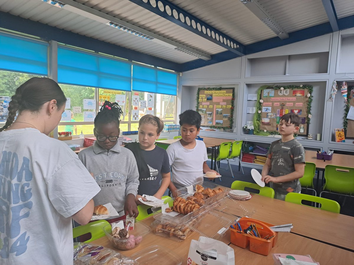 TGSNorthampton's tweet photo. Year 5 sleepover, breakfast time! The children enjoyed a selection of pastries, juices and pancakes. ๐ฅ #breakfast #crossiants #earlymorning https://t.co/AcCN06tUbI