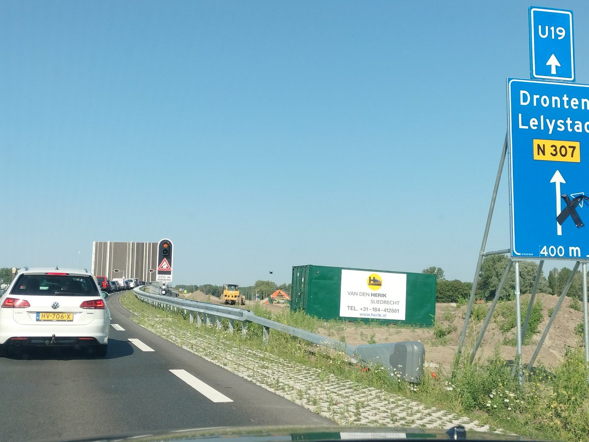 oort60's tweet photo. Als het dan zoveel geld, moeite en tijd gekost heeft had het dan met iets meer van dit alles niet wat hoger gekund? @volgdronten @ProvincieFL @ProvincieOV @Roggebotsluis #pleziervaart https://t.co/exuzMAr1n7