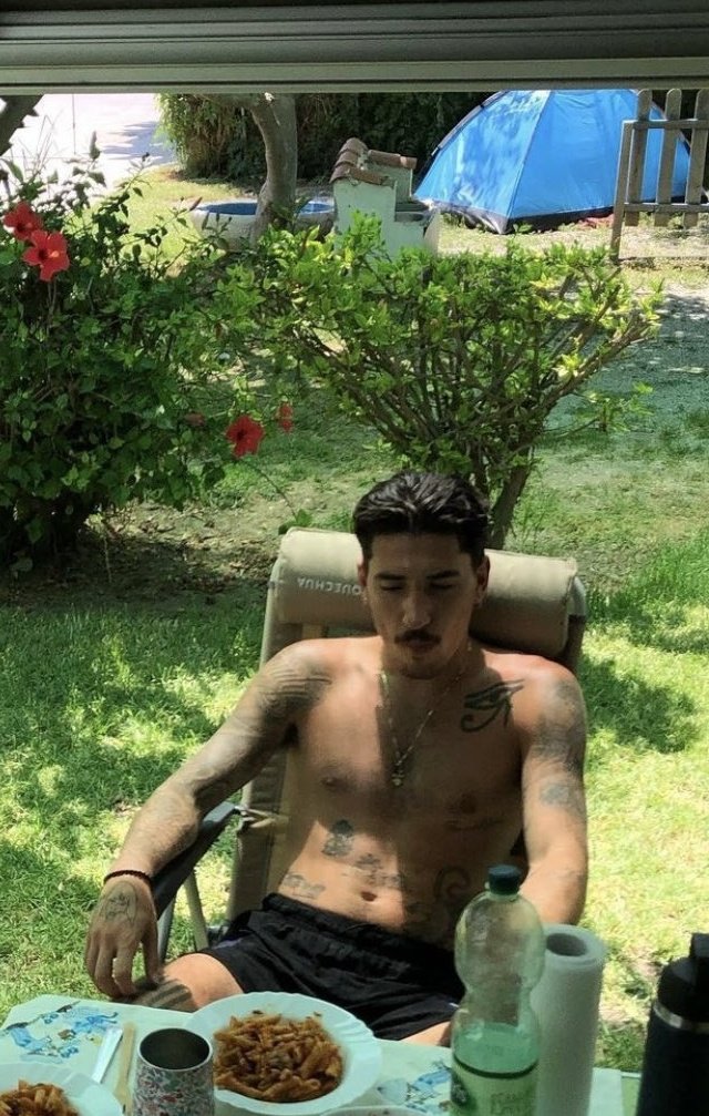 Lo de este ser de los dioses <a href="/HectorBellerin/">Héctor Bellerín</a> , como va <a href="/RealBetis/">Real Betis Balompié 🌴💚</a> ??? #PreguntaSeria