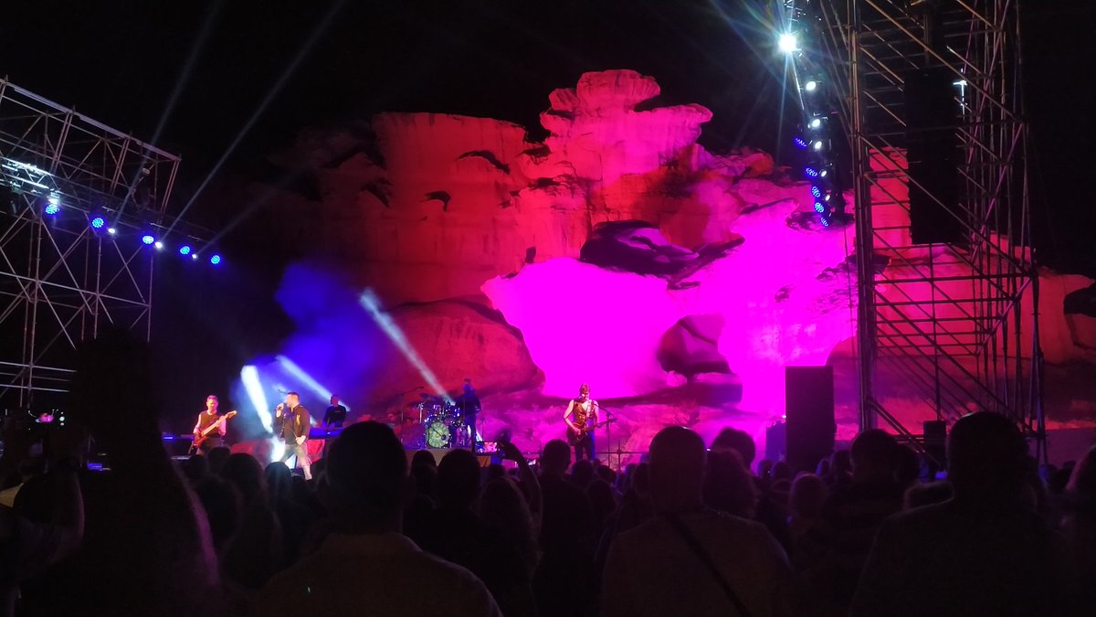 Vicente_Capape's tweet photo. Concierto espectacular anoche en Mazarrón de @Unrisenqueen y amigos. Tienen un directo que es la hostia de bueno.
Vino hasta Elvis y Michael Jackson.
@paskufrutos, la próxima me quedo más tiempo, jejeje https://t.co/PVrmNen0CQ