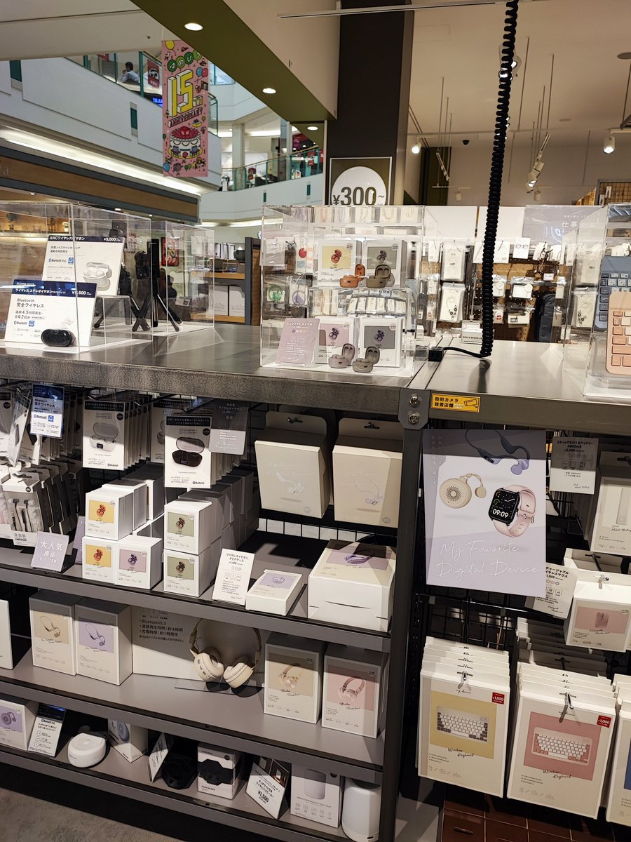 モノが多種大量に並べられてる https://t.co/KJqwByTSRe