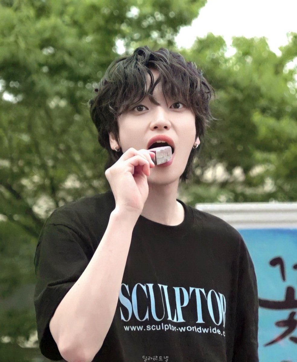 230708 쇼 음악중심 미니 팬미팅 #니엘 

아이스크림 냠냠😊