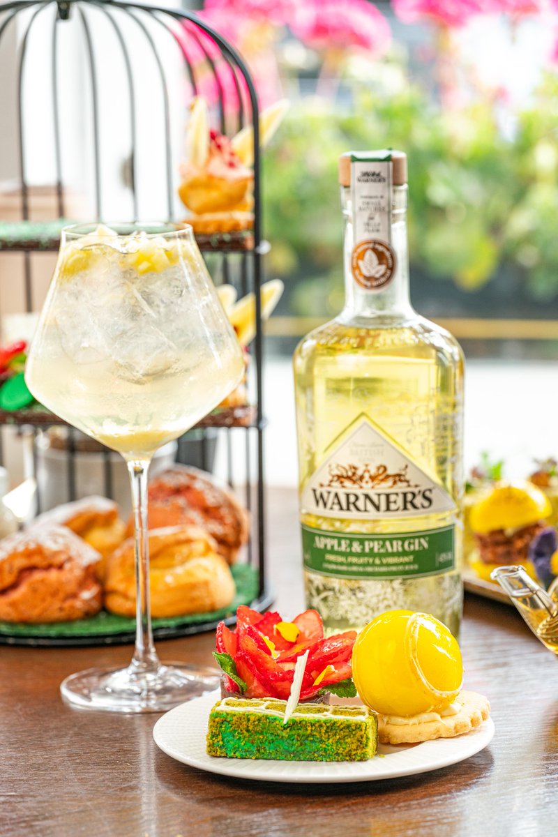 Been keeping up with London's tennis tournaments? 🎾💚🍓 Celebrate with afternoon tea on #ParkLane and enhance your experience with a refreshing <a href="/warnersgin/">Warner’s Distillery</a> Apple &amp; Pear Spritz for the ultimate summer celebration! 

#lanesoflondon #afternoontea #tennis #warnersgin #teatime
