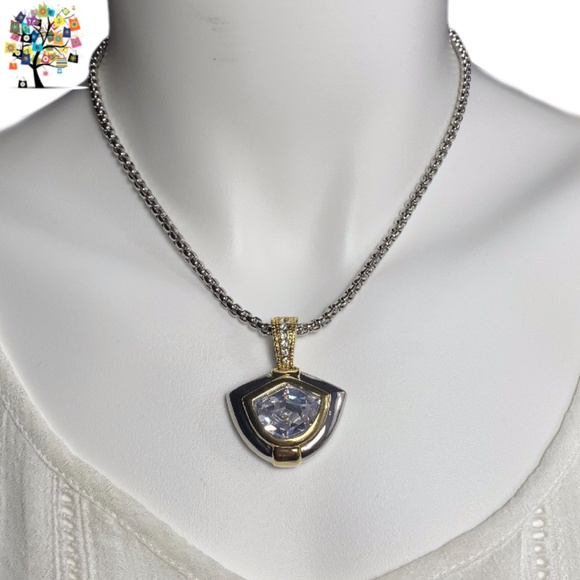 DropinMB's tweet photo. So good I had to share! Check out all the items I'm loving on @Poshmarkapp from @MarjisBeads #poshmark #fashion #style #shopmycloset #baublebar #dragonflyspiritdesigns #laurenralphlauren: https://t.co/wkAe4Z1CbA https://t.co/yEJiWyzDlj